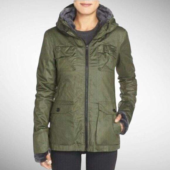 Bench Kresiel 2-in-1 Jacket in Dark Olive Green Size S - Picture 1 of 12